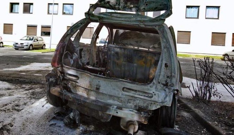 Voiture Brulee France