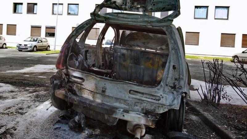 Voiture Brulee France